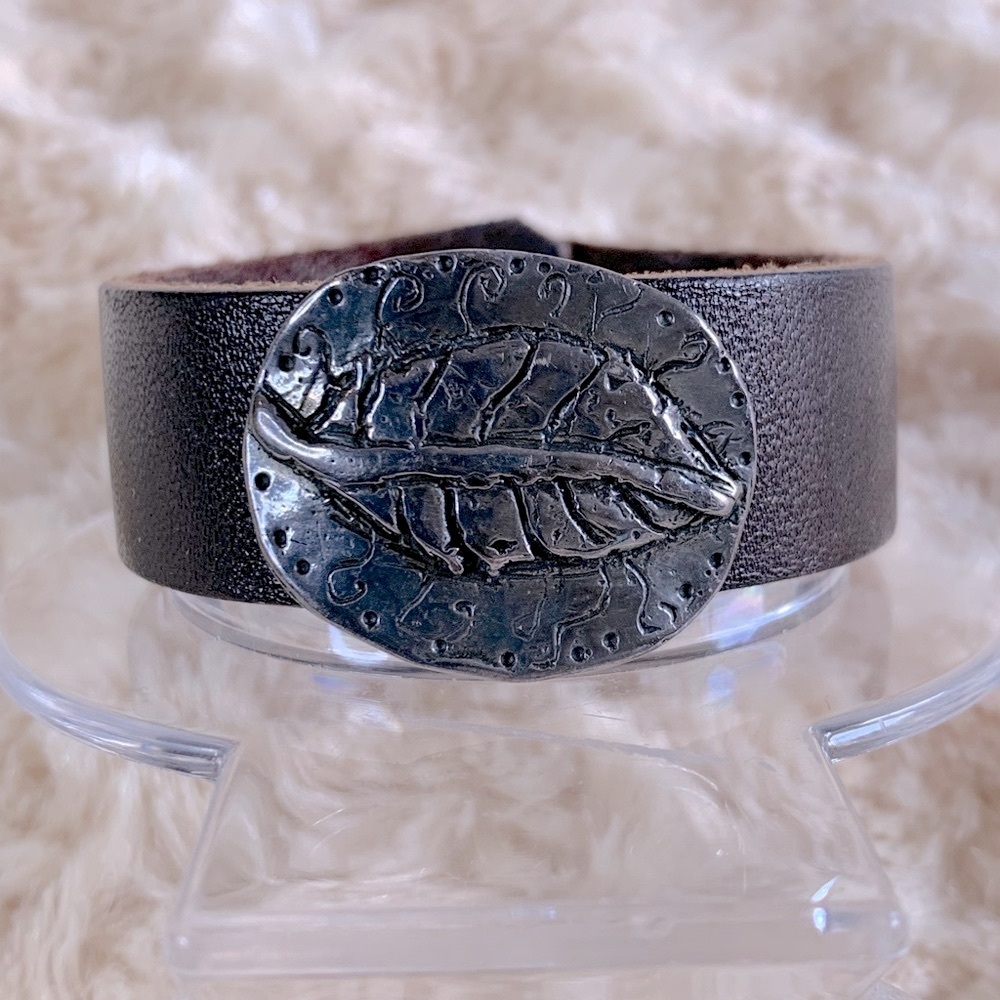 Brown Leather Leaf Western Boho Cuff Bracelet Size 6 1/2”